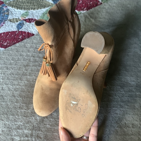 STUNNING EUC Louise et Cie boots with tassel detail and gold hardware Women’s 10 - Picture 4 of 4